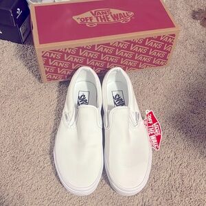 NEW! White Vans, 9 in women’s